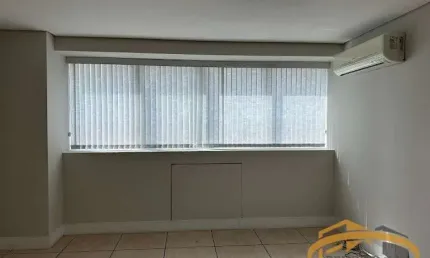 Sala comercial para locação condomínio bonnaire, morumbi. ar condicionado, 2 banheiros, 1 vaga. pronta para sua empresa!