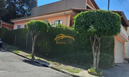 Casa 3 dormitórios com suíte, gourmet e garagem - bairro em alta!