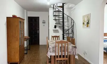 COBERTURA NA PASSAGEM - CONFORTO E PRATICIDADE A POUCOS MINUTOS DA PRAIA