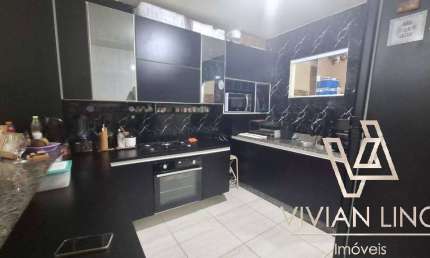 CASA MOBILIADA EM CONDOMÍNIO FECHADO,A POUCOS METROS DA PRAIA.