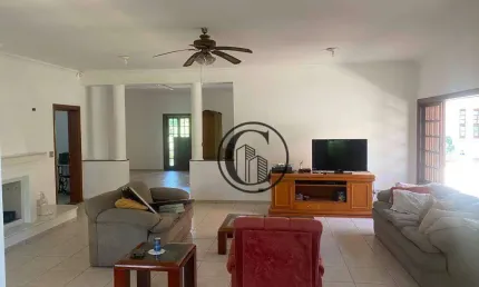 Casa com 4 quartos à venda, 350 m² por R$ 1.800.000