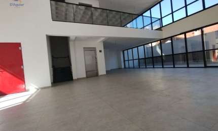 Predio Comercial com 3 Pavimentos, Elevador, Mezanino, 10 Vagas de Garagem
