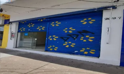 Loja de 250m² com sobreloja, localizado na vila mariana, completo com salas e três banheiros !!!