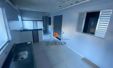 Casa com 2 quartos para alugar na Rua Cristóvão Bezerra Dantas, 353, Parque Vitória, São Paulo