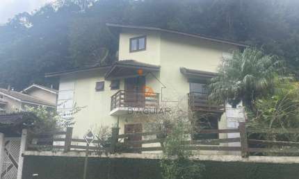 Sobrado no Condominio Imperial na Serra da Cantareira com 03 suites e 04 vagas