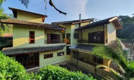 Sobrado no condominio imperial na serra da cantareira com 04 quartos (03 suítes) e 04 vagas