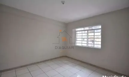 Casa para locação com 2 quartos, sala cozinha e banheiro