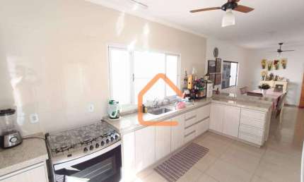 Casa com 3 dormitórios à venda, 230 m² por R$ 660.000,00 - São Carlos - Pouso Alegre/MG