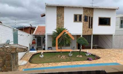 Casa com 3 dormitórios à venda, 242 m² por R$ 1.030.000,00 - Pousada dos Campos I - Pouso Alegre/MG