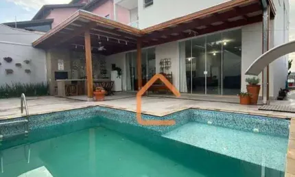 Casa com 3 dormitórios à venda, 317 m² por R$ 1.100.000 - Ibirá - Pouso Alegre/MG