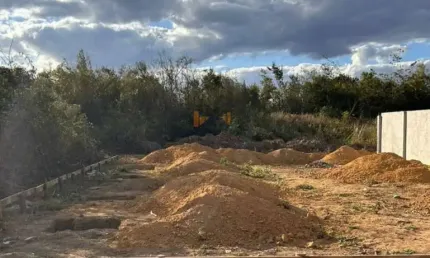 Terreno à venda na Rua Vinte e Quatro, Candeias, Vitória da Conquista