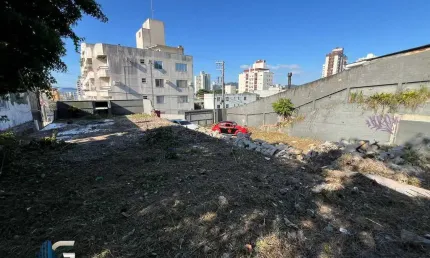 Terreno com 1056 m² no coração do bairro Estreito - Florianópolis