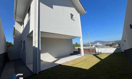 Sobrado de esquina à venda no Loteamento Alta Vista – São José/SC