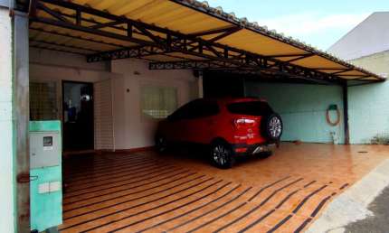 Linda casa em condominio, com garagem coberta para 03 carros
