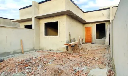 EXCELENTE CASA COM ÓTIMO PADRÃO DE ACABAMENTO LOCALIZADO NO FAZENDA VELHA, ARAUCARIA