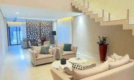 Casa á venda condomínio Florais do Vale c 4 suítes, 389m²