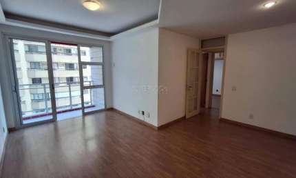 Apartamento para alugar de 2 quartos, 88m², dep. completa na Barra da Tijuca – RJ