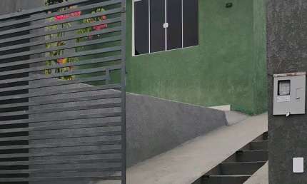 Casa com terreno e de frente para rua no Iguaçu Araúcaria.