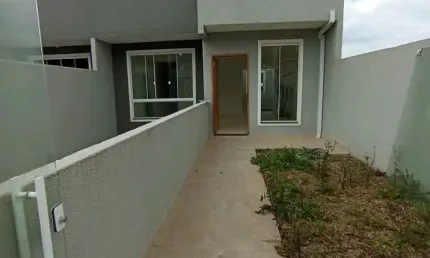 SOBRADO 03 QUARTOS COM SUITE E TERRENO EM ARAUCÁRIA .. ✅ Terreno fundos  ✅Sala  ✅Cozinha  ✅ Lavanderia  ✅Garagem coberta pra 03 carros  ✅Piso de porcelanato  123m² construídos  50m² de porão   Valor:5