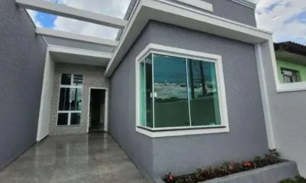CASA ALTO PADRÃOEstação em AraucáriaArquitetura moderna .  Contendo: - 1 Suíte com closet; - 2 Dormitórios; - Sala para dois ambientes; - Banheiro Social; - Jardim de Inverno; - Cozinha; - Lavanderia;