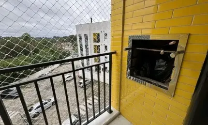 Lindo e aconchegante apartamento à venda no Centro de Araucária !!!! Este maravilhoso apartamento está localizado a apenas uma quadra da Praça Matriz e oferece uma série de comodidades incríveis. Aqui