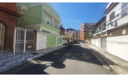 Casa com excelente localização    para venda  na Estrada de  Jacarépagua