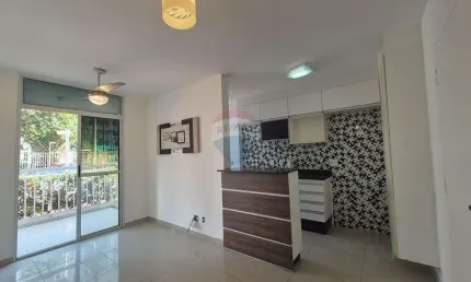 Excelente oportunidade!!Apartamento semi mobiliado com 2 dormitórios à venda no Anil Jacarepaguá