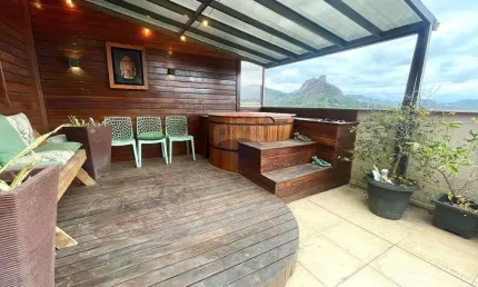 Cobertura espetacular com 3 quartos à venda na Barra Olímpica !!