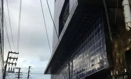 Prédio/Ponto Comercial 300m2, 05 Casas + 02 Lojas, Troco em Carro ou Imóvel Até 150mil
