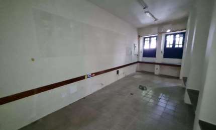 Melhor Casa Comercial 126m2, 5 Salas, Não Tem Garagem nas Graças, Excelente Localização