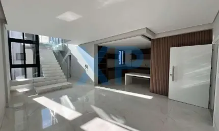 Apartamento de Cobertura Alto Padrão no Centro de Divinópolis-MG: 3 quartos, 3 suítes, 3 salas, 2 banheiros, 2 vagas de garagem, 295,00 m² de área.