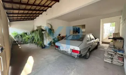 Imperdível oportunidade de casa à venda no bairro Santa Tereza em Divinópolis-MG: 3 quartos, 1 suíte, 1 sala, 1 banheiro, 2 vagas de garagem, 194m².