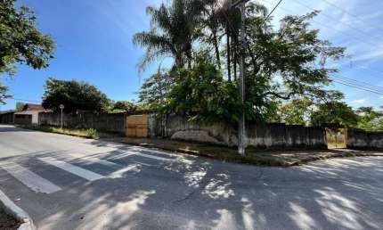 CASA ANTIGA COM EXCELENTE ESPAÇO DE TERRENO NO BOM PASTOR EM DIVINOPOLIS MG