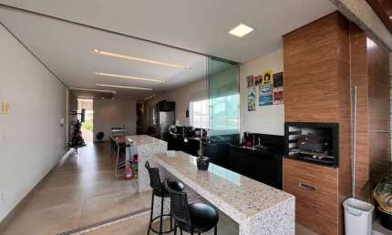 Casa Moderna 3 quartos, 1 suite, 2 vagas - Bairro São Roque Divinópolis-MG - Região Nobre, Área Construída 180m² - Imperdível!