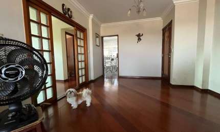 Amplo Apartamento Central em Divinópolis MG: Conforto e Conveniência.