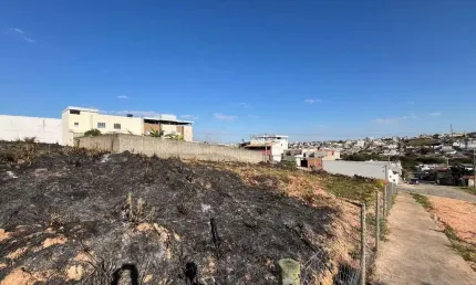 Lote de oportunidade no Rancho Alegre, Divinópolis: Oportunidade de adquiri ate 03 lotes juntos.