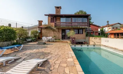 Casa com 3 quartos à venda na Rua Coroados, --, Vila Assunção, Porto Alegre por R$ 2.200.000