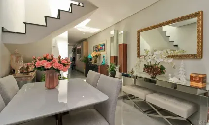 Casa com 2 quartos à venda na Rua Vacaria, --, Hípica, Porto Alegre por R$ 450.000