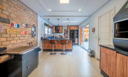 Casa com 2 quartos à venda na Rua Ancara, 118, Espírito Santo, Porto Alegre por R$ 850.000