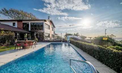 Casa com 5 quartos à venda na Rua Coroados, --, Vila Assunção, Porto Alegre por R$ 4.240.000