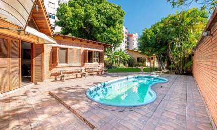 Casa com 3 quartos à venda na Rua Tamandaré, 565, Camaquã, Porto Alegre por R$ 1.200.000