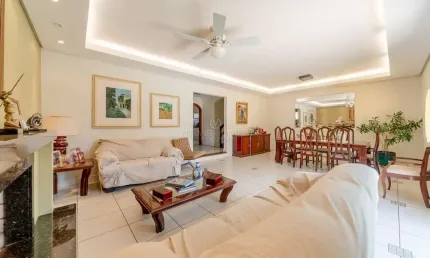 Casa com 3 quartos à venda na Rua Burum, --, Vila Assunção, Porto Alegre por R$ 1.090.000