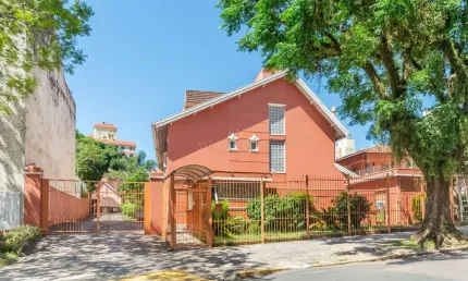 Casa em condomínio fechado com 3 quartos à venda na Avenida Arnaldo Bohrer, --, Teresópolis, Porto Alegre por R$ 620.000