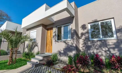 Casa com 3 quartos à venda na Rua Criciúma, --, Guarujá, Porto Alegre por R$ 425.000