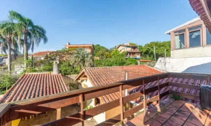 Casa com 4 quartos à venda na Rua Caeté, --, Vila Assunção, Porto Alegre por R$ 1.080.000