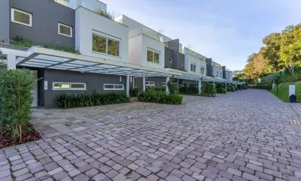 Casa em condomínio fechado com 3 quartos à venda na Rua Doutor Ney de Castilhos Ferreira, --, Pedra Redonda, Porto Alegre por R$ 2.750.000