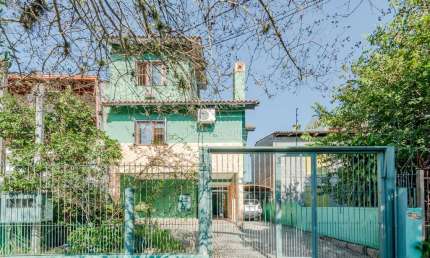 Casa com 3 quartos à venda na Rua Afonso Arinos, 467, Camaquã, Porto Alegre por R$ 890.000