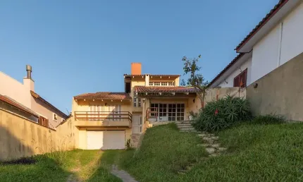 Casa com 3 quartos à venda na Rua Padre João Batista Reus, 2071, Camaquã, Porto Alegre por R$ 1.300.000