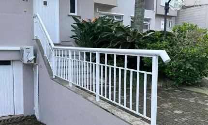 Casa em condomínio fechado com 3 quartos à venda na Avenida Coronel Marcos, --, Pedra Redonda, Porto Alegre por R$ 1.100.000