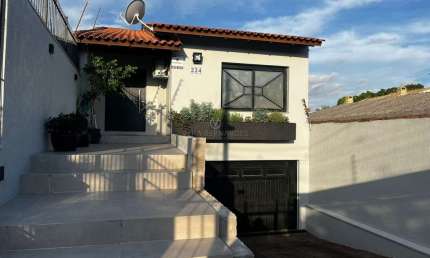 Casa com 3 quartos à venda na Rua Victor Silva, 224, Camaquã, Porto Alegre por R$ 890.000